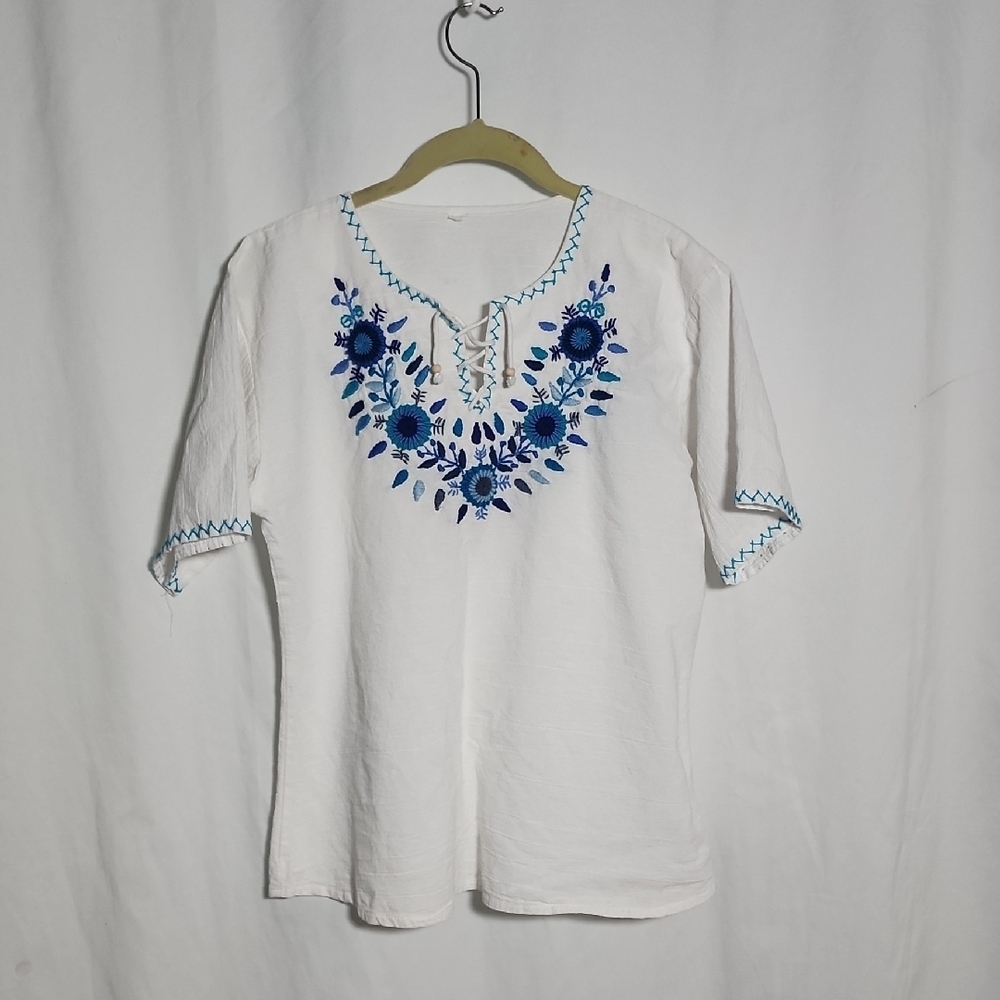 Source Unknown White and Blue Embroidered Long Sleeve Top